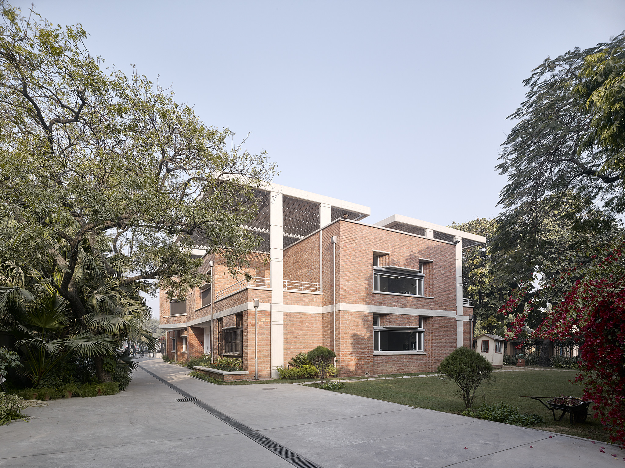 Swiss Embassy New Delhi, Documentation Auxiliary Buildings + Solar System